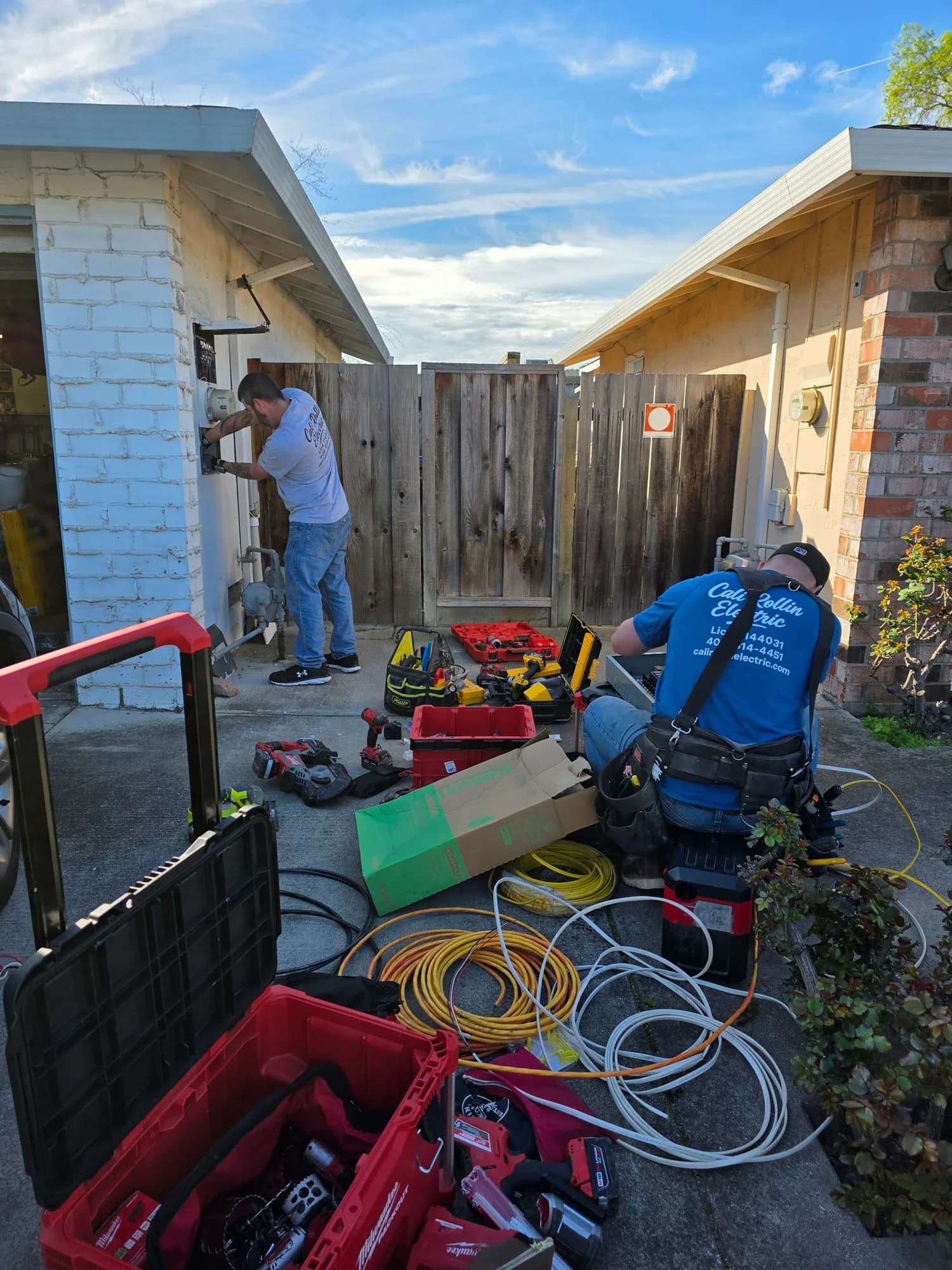 Cali Rollin Electric crew at work