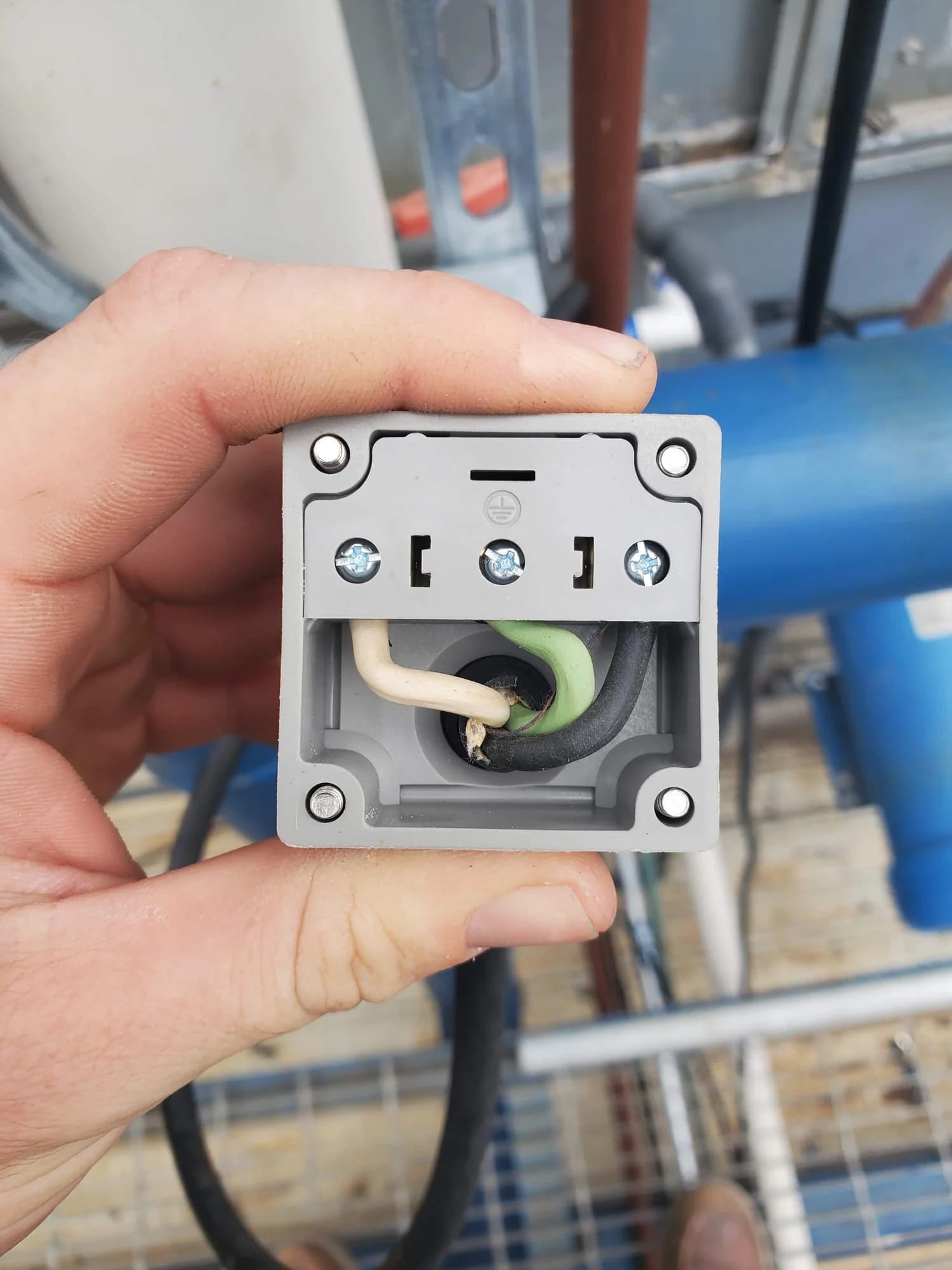 Valve electrical connection in Watsonville