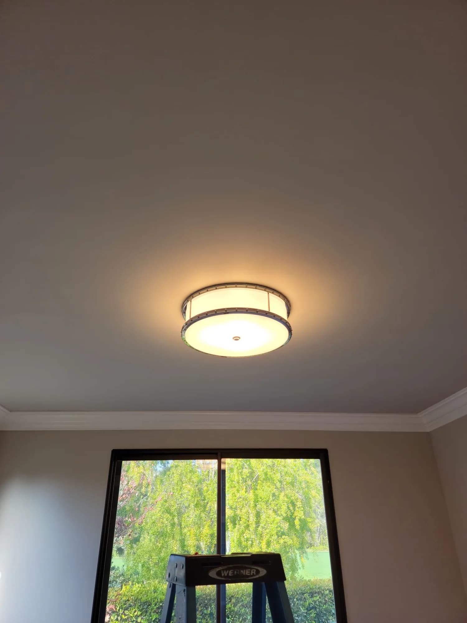 Flush-mounted ceiling light fixture