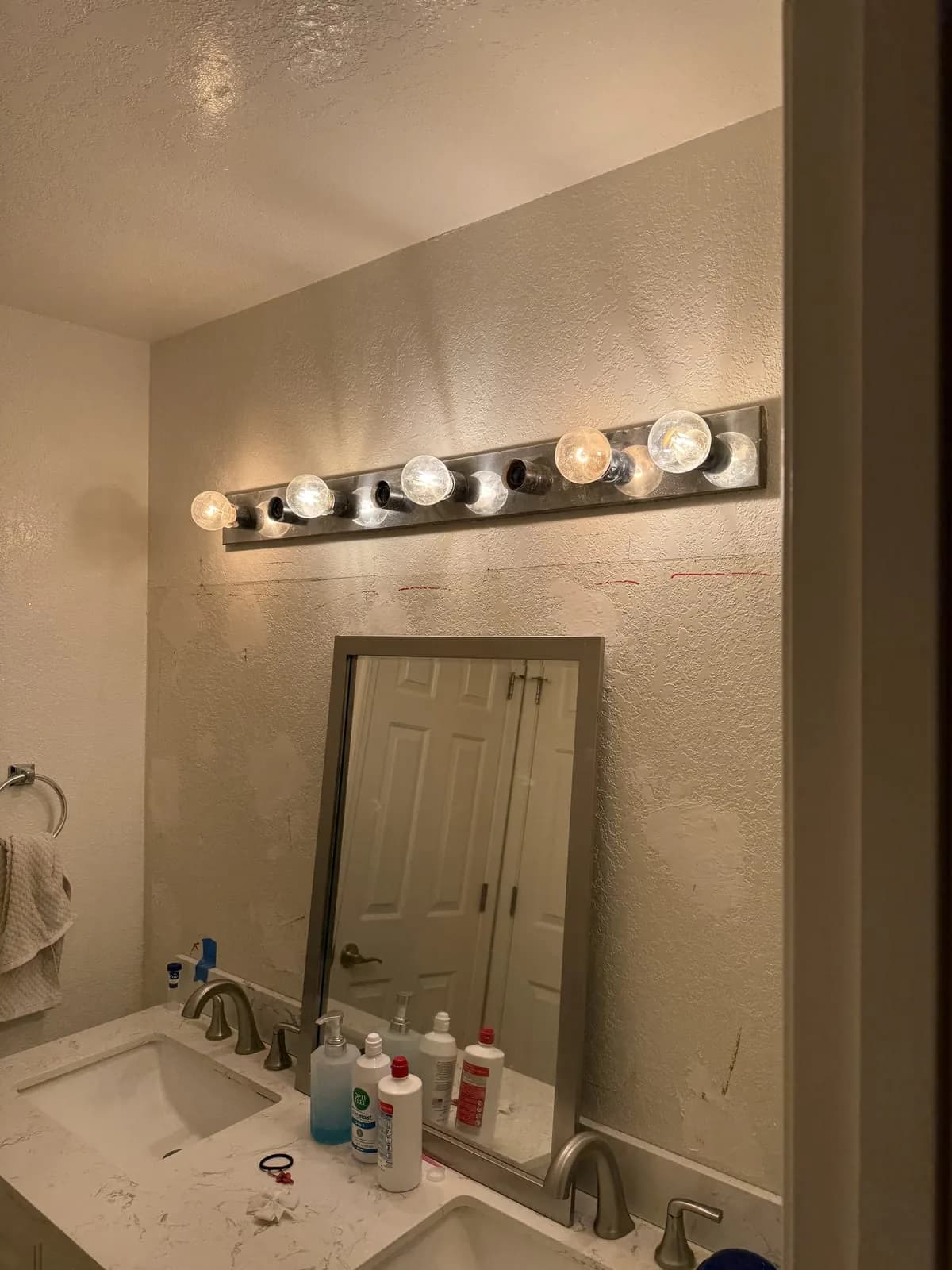 Bathroom vanity with the previous row of lights above the mirror