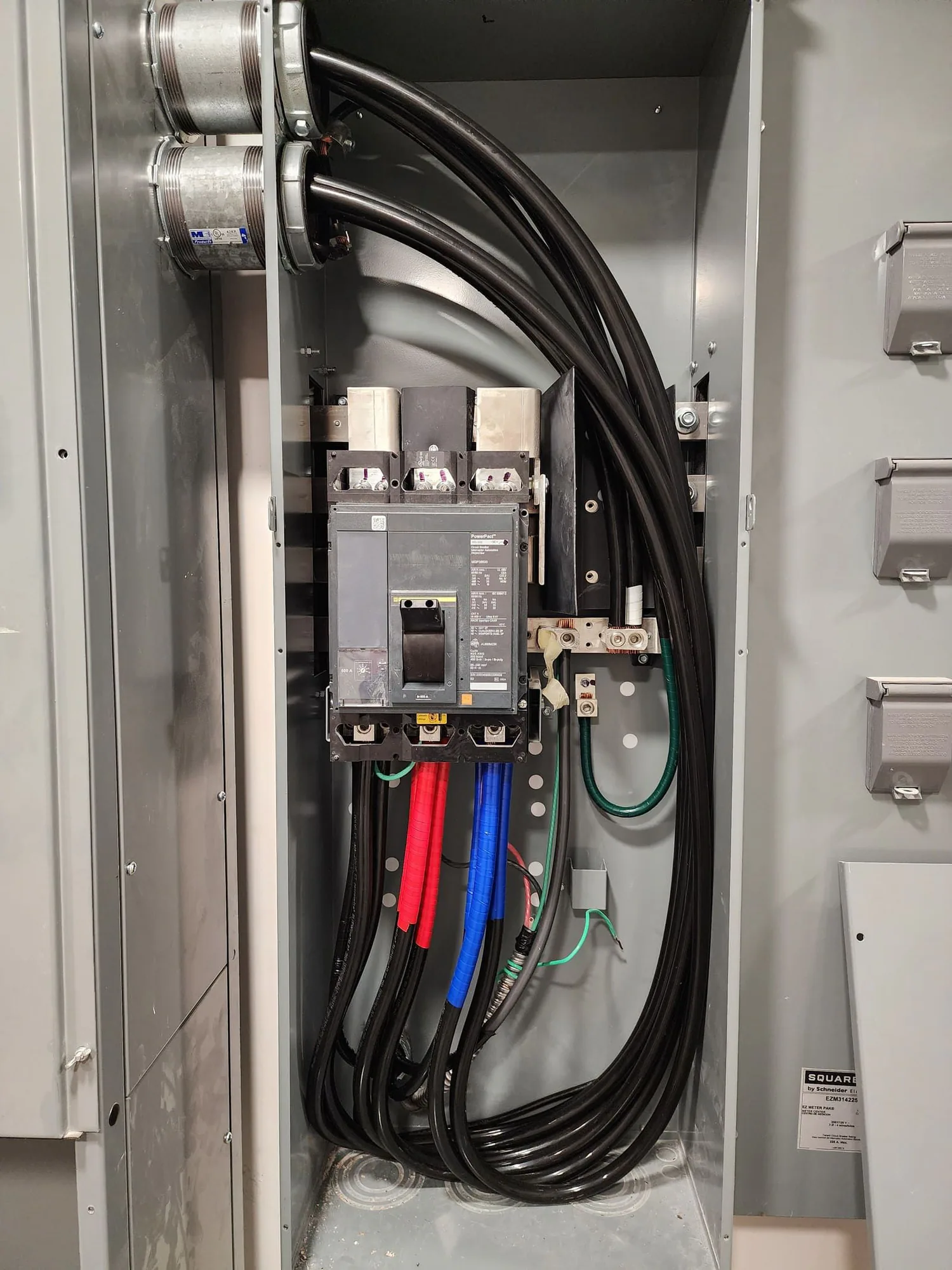 Commercial main disconnect